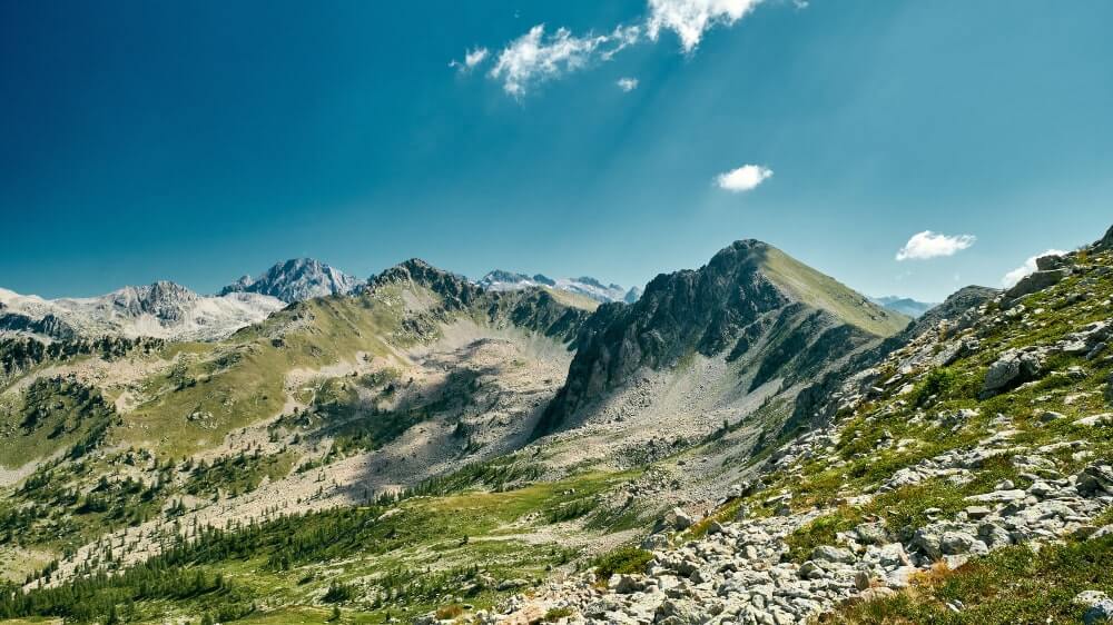 آشنایی با گردشگری کوهستان.jpg